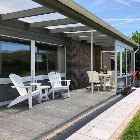 Holiday home Schoenes Ferienhaus Strandopgang In Julianadorp