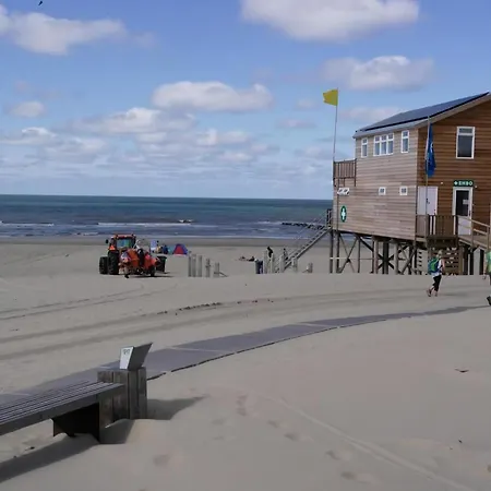 Schoenes Ferienhaus Strandopgang In Julianadorp Holiday home De Zandloper